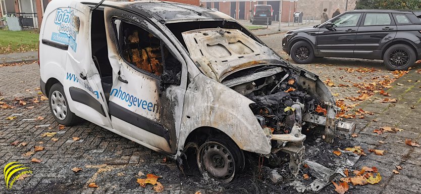 Hoogeveen: auto uitgebrand aan de Westerkerkstraat