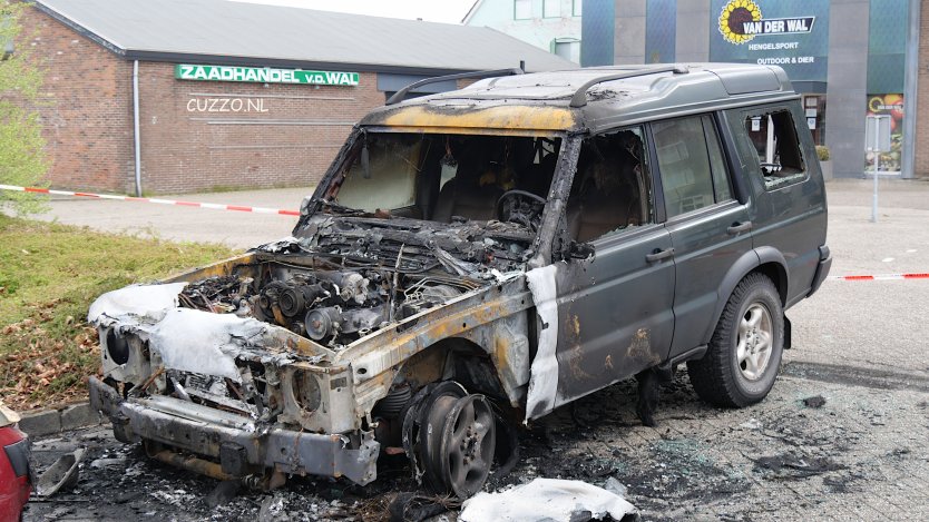 Land Rover uitgebrand in Hoogeveen